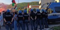 L’AQUILA: SIT-IN PRO PALESTINA DAVANTI ALLA SEDE DI LEONARDO. TENSIONE CON LA POLIZIA