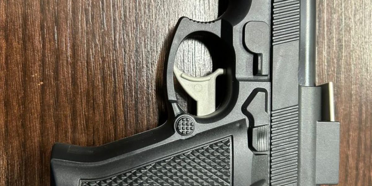 PESCARA: IN GIRO CON UNA PISTOLA GIOCATTOLO, DENUNCIATO PER PROCURATO ALLARME