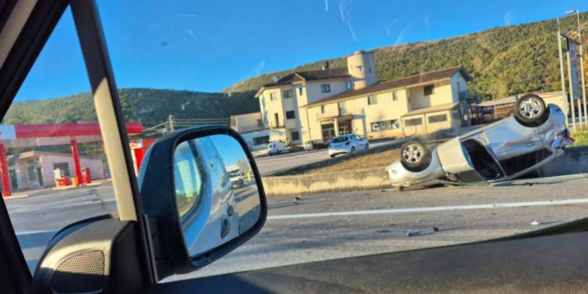 INCIDENTE SULLA STATALE 17: SCONTRO TRA AUTO SULLA PIANA DI NAVELLI, UNA SI RIBALTA