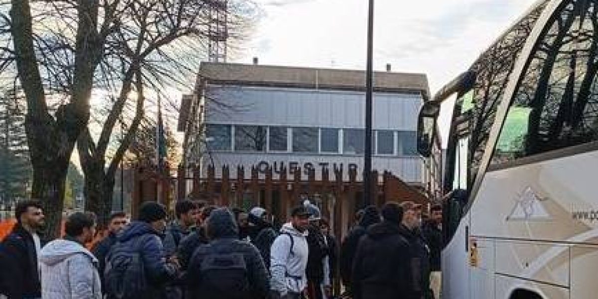 MIGRANTI L’AQUILA: IN 25 LASCIANO LA CITTA’, VERSO STRUTTURA FUORI REGIONE